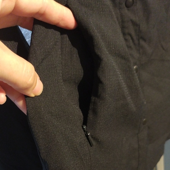 Columbia Women's Black Button Down Long Sleeves Shirt - Picture 10 of 17